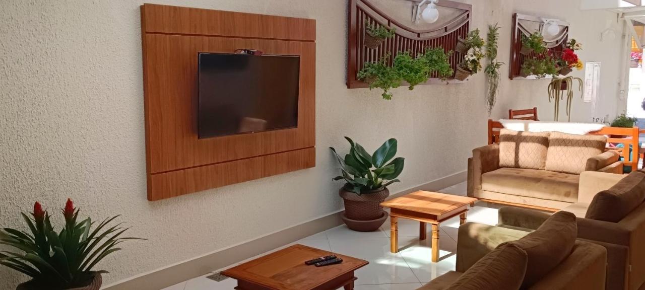 Hotel Pousada Familia De Nazare Cachoeira Paulista Exteriör bild